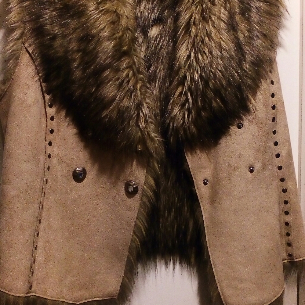 Suede Vest With Faux Fur.
